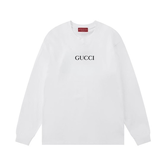 Gucci minimalist printed logo long-sleeved T-shirt with a touch of understated luxury.